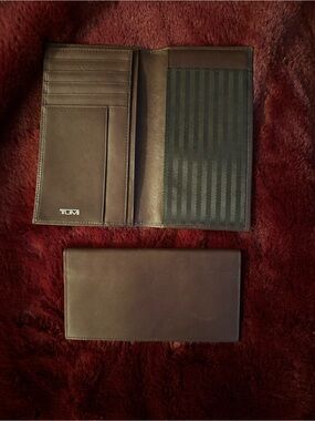 Tumi Leather Wallet and Checkbook Cover in Dark Brown NWoT
